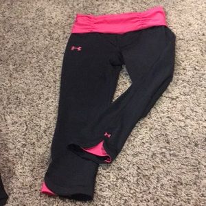Black and pink Under Armour crops sz sm.